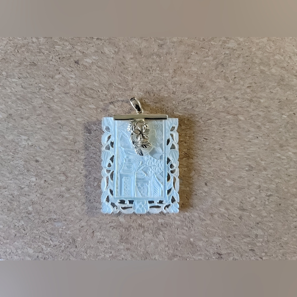 Mother of Pearl 14k yellowgold pendant hawaiian na hoku authentic gaming counter